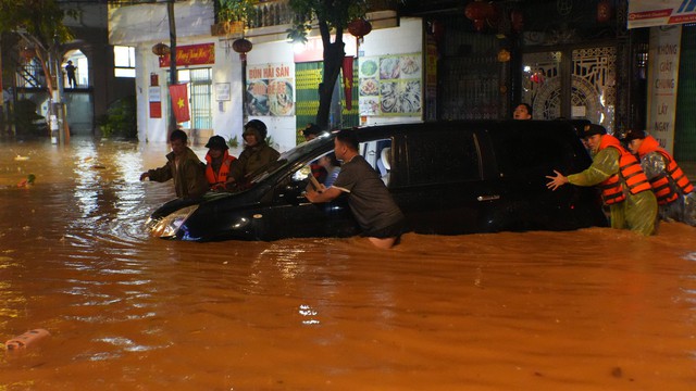 Một địa phương ở miền Bắc đang ngập sâu toàn tỉnh, đã phát tin lũ khẩn cấp- Ảnh 6. Một địa phương ở miền Bắc đang ngập sâu toàn tỉnh, đã phát tin lũ khẩn cấp- Ảnh 6.
