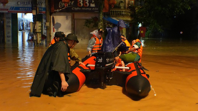 Một địa phương ở miền Bắc đang ngập sâu toàn tỉnh, đã phát tin lũ khẩn cấp- Ảnh 4. Một địa phương ở miền Bắc đang ngập sâu toàn tỉnh, đã phát tin lũ khẩn cấp- Ảnh 4.