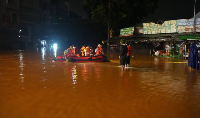 Một địa phương ở miền Bắc đang ngập sâu toàn tỉnh, đã phát tin lũ khẩn cấp- Ảnh 5. Một địa phương ở miền Bắc đang ngập sâu toàn tỉnh, đã phát tin lũ khẩn cấp- Ảnh 5.