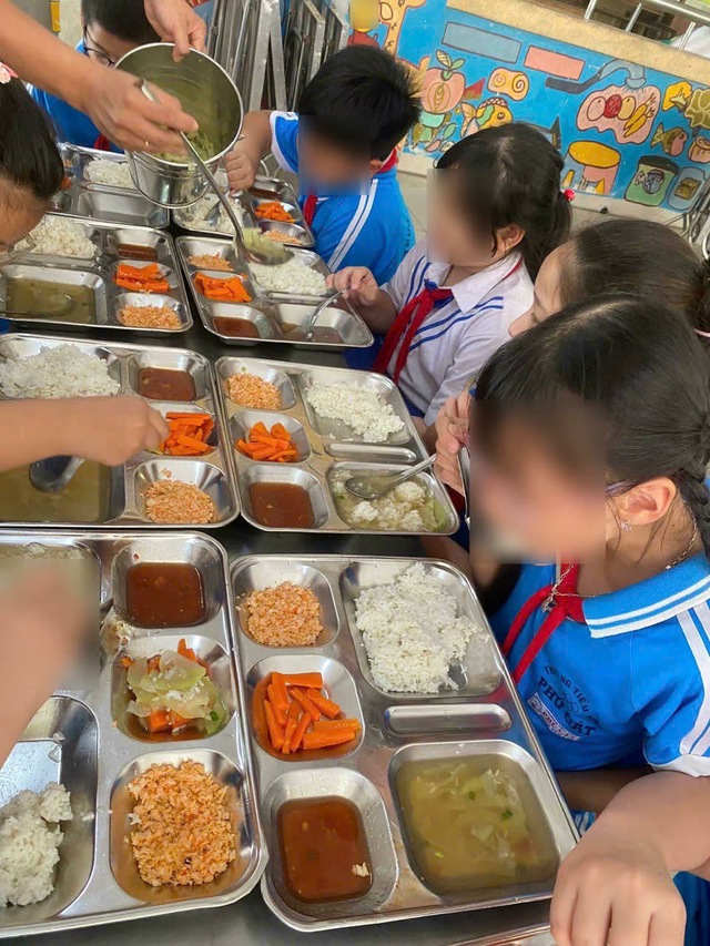 Xôn xao suất cơm bán trú 27.000 đồng "lèo tèo": Hiệu trưởng lên tiếng, mất ngủ cả đêm- Ảnh 2.