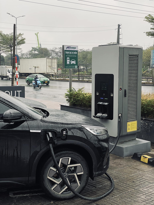 Bán hơn 100.000 xe, VinFast lập kỷ lục: Hóa ra phải 'nương tựa' vào thứ này- Ảnh 5.