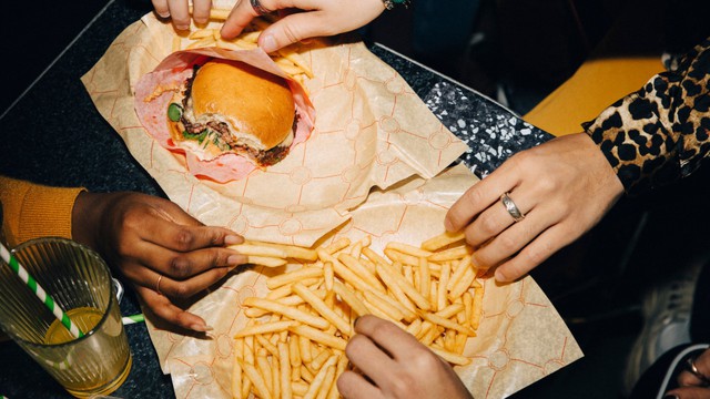 Phát hiện thứ “phá hủy” mạch máu chỉ sau 4 tiếng tiêu thụ: Nhiều người vẫn ăn hàng ngày- Ảnh 1. Phát hiện thứ “phá hủy” mạch máu chỉ sau 4 tiếng tiêu thụ: Nhiều người vẫn ăn hàng ngày- Ảnh 1.