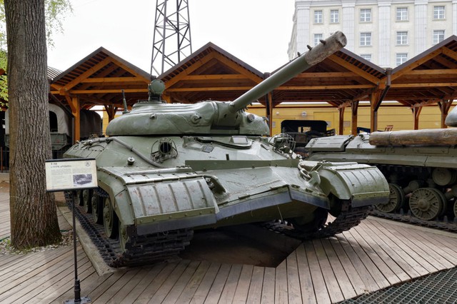 Chiếc xe tăng hạng nặng T-10M cuối c&ugrave;ng đang được b&aacute;n tại v&ugrave;ng Dnipropetrovsk- Ảnh 3.