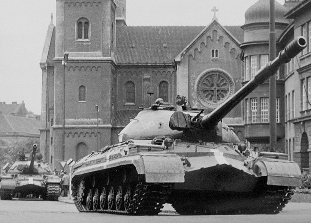 Chiếc xe tăng hạng nặng T-10M cuối c&ugrave;ng đang được b&aacute;n tại v&ugrave;ng Dnipropetrovsk- Ảnh 2.