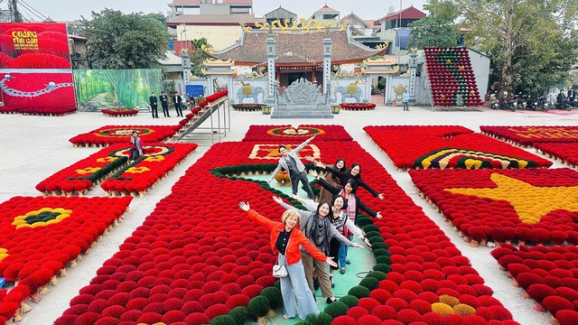 Khách Tây trầm trồ trước ngôi làng ở Hà Nội, nhận xét: "Tôi đi 9200km chỉ để chụp những bức ảnh thế này!"- Ảnh 6. Khách Tây trầm trồ trước ngôi làng ở Hà Nội, nhận xét: "Tôi đi 9200km chỉ để chụp những bức ảnh thế này!"- Ảnh 6.