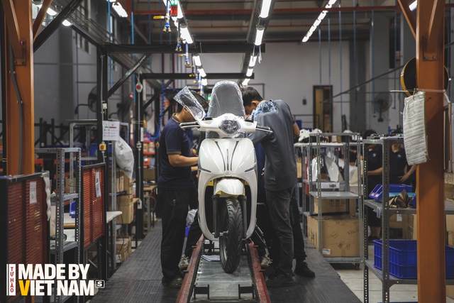 Tứ bề là nước, tài xế vẫn vô tư chở khách "qua sông": Là xe điện đi xa nhất Việt Nam, sản xuất ở TP.HCM- Ảnh 6.