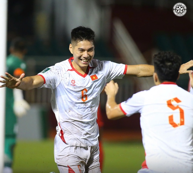 Trung vệ 2k4 giúp tuyển Việt Nam giành trọn 3 điểm- Ảnh 1. Trung vệ 2k4 giúp tuyển Việt Nam giành trọn 3 điểm- Ảnh 1.