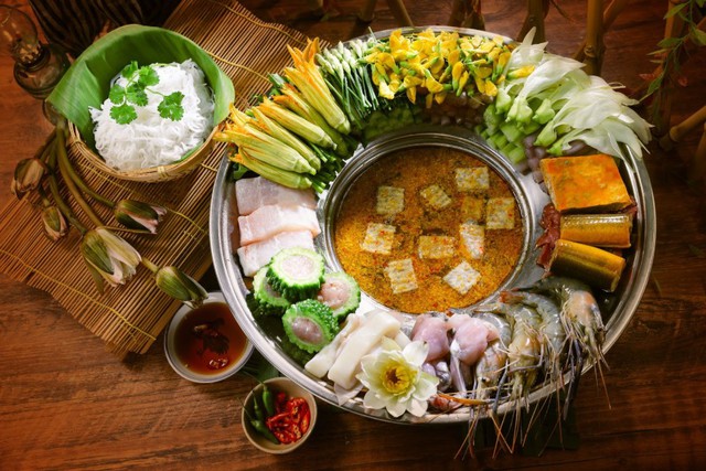 Món bán đầy vỉa hè Việt lên đài Hàn Quốc, một suất 3-4 người ăn, du khách nhận xét: "Đúng là tuyệt tác!"- Ảnh 5. Món bán đầy vỉa hè Việt lên đài Hàn Quốc, một suất 3-4 người ăn, du khách nhận xét: "Đúng là tuyệt tác!"- Ảnh 5.