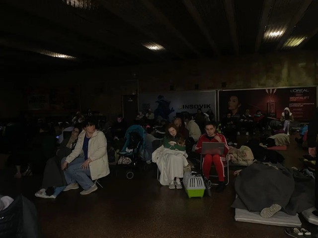 Nổ rồi! Kharkov thành "cầu lửa" sau đòn đánh từ Nga - Kiev hứng bi kịch kép, chuyên gia nêu khả năng sơ tán thủ đô- Ảnh 3.