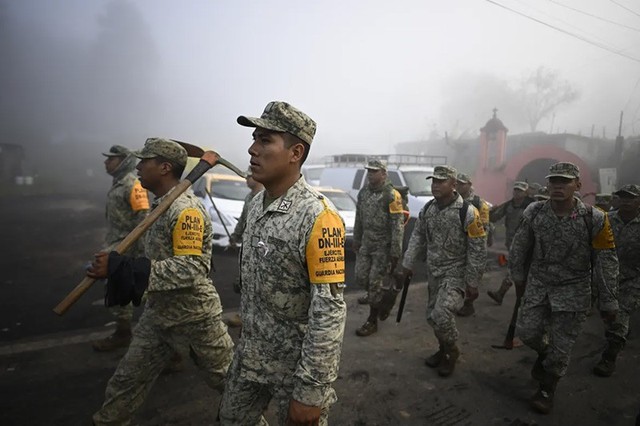 Hình ảnh lũ dữ nhấn chìm Mexico, hơn 120 người thương vong và mất tích- Ảnh 6.