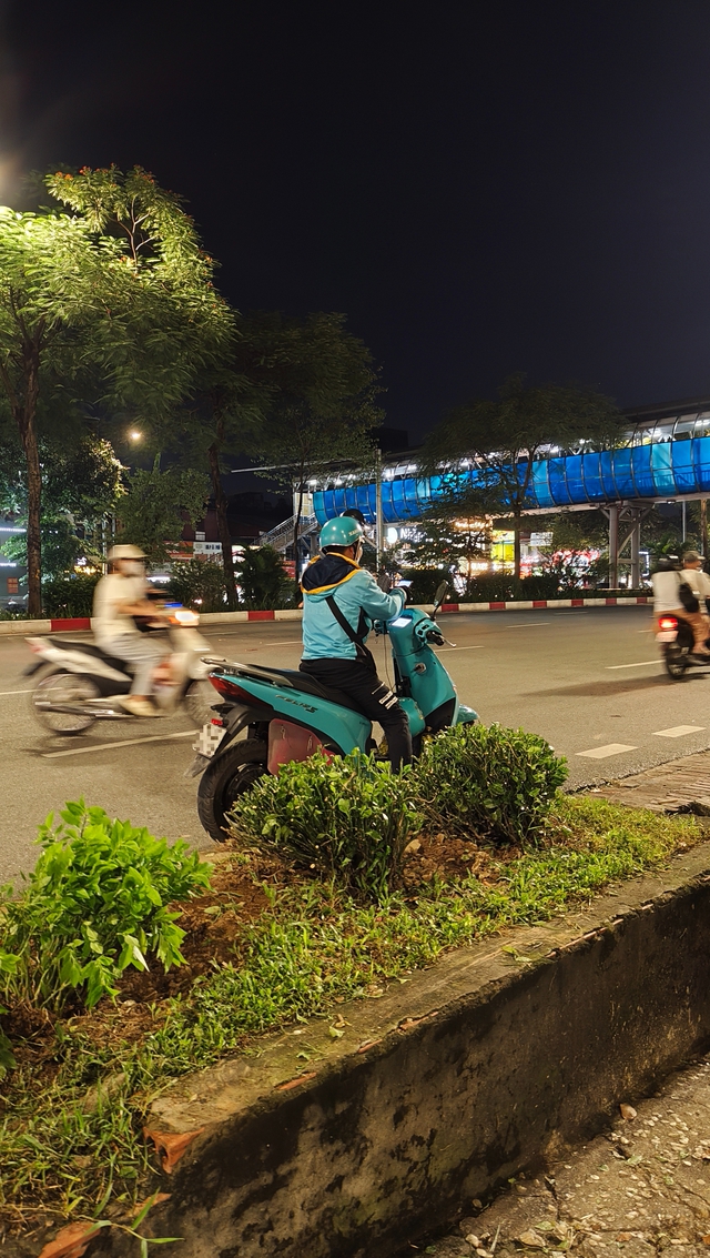 2 năm đi 100.000 km, xe điện VinFast chai pin cỡ nào? Hai con số trên đồng hồ xe Xanh SM nói lên tất cả- Ảnh 3.