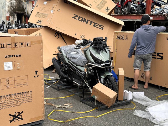 Vừa về đầy cảng xe tay ga dân phượt thích mê, cốp rộng gấp rưỡi Lead, động cơ khỏe hơn của Honda, Yamaha- Ảnh 2. Vừa về đầy cảng xe tay ga dân phượt thích mê, cốp rộng gấp rưỡi Lead, động cơ khỏe hơn của Honda, Yamaha- Ảnh 2.