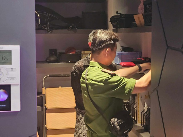 Ảnh, clip: Khám xét nơi ở của Võ Thị Ngọc Ngân- Ảnh 4. Ảnh, clip: Khám xét nơi ở của Võ Thị Ngọc Ngân- Ảnh 4.