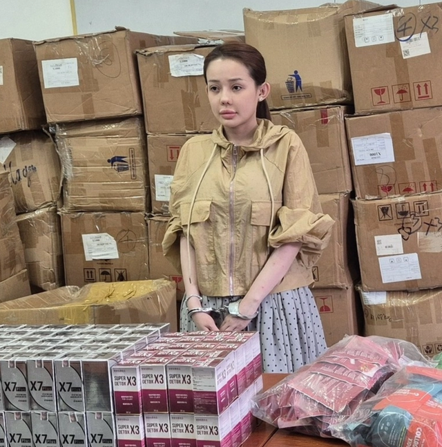 Ngân 98 và những cú lộ mặt mộc gây sốc tâm lý- Ảnh 2. Ngân 98 và những cú lộ mặt mộc gây sốc tâm lý- Ảnh 2.