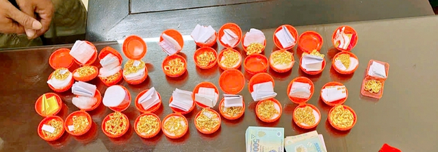 Bắt Phạm Văn Tuyên sinh năm 1982 - kẻ cầm đầu nhóm bán vàng giả- Ảnh 2. Bắt Phạm Văn Tuyên sinh năm 1982 - kẻ cầm đầu nhóm bán vàng giả- Ảnh 2.