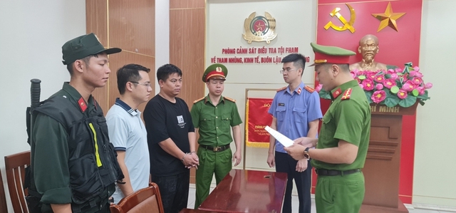 Khám xét nơi ở và nơi làm việc, bắt Giám đốc Nông Văn Hậu- Ảnh 1. Khám xét nơi ở và nơi làm việc, bắt Giám đốc Nông Văn Hậu- Ảnh 1.