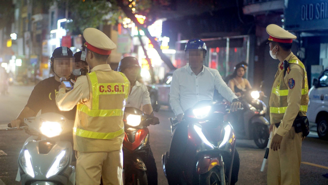 CSGT ban hành kế hoạch cao điểm kiểm tra, xử lý cuối năm: Tập trung vào lỗi bị phạt tới 40 triệu- Ảnh 2. CSGT ban hành kế hoạch cao điểm kiểm tra, xử lý cuối năm: Tập trung vào lỗi bị phạt tới 40 triệu- Ảnh 2.