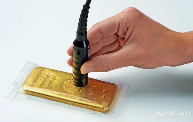 Cất v&agrave;ng trong k&eacute;t 2 năm, người đ&agrave;n &ocirc;ng ph&aacute;t hiện dấu hiệu lạ: Chủ cửa h&agrave;ng đưa ra giải th&iacute;ch g&acirc;y bất ngờ- Ảnh 2.