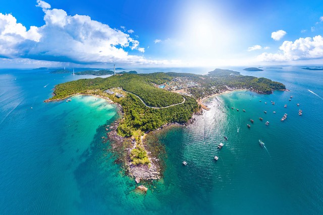 Vượt qua Maldives và Bali, đại diện Việt Nam lọt top 3 hòn đảo đẹp nhất thế giới: Cán đích số 1 châu Á!- Ảnh 1. Vượt qua Maldives và Bali, đại diện Việt Nam lọt top 3 hòn đảo đẹp nhất thế giới: Cán đích số 1 châu Á!- Ảnh 1.