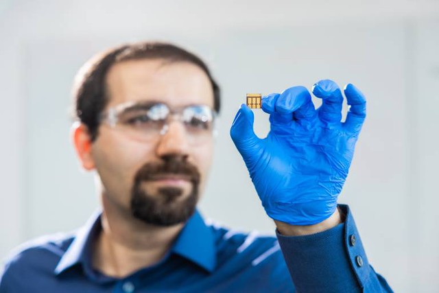 Phát minh tấm pin mặt trời thu ánh sáng trong nhà "đỉnh đến mức" có thể "khai tử" pin truyền thống- Ảnh 4.