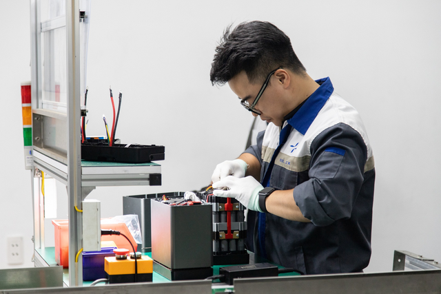 Tài xế Grab nhận hỗ trợ 10 triệu đồng khi đi xe điện của hãng Việt này: Có thể đổi pin ở trạm Petrolimex- Ảnh 4.