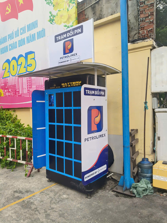 Tài xế Grab nhận hỗ trợ 10 triệu đồng khi đi xe điện của hãng Việt này: Có thể đổi pin ở trạm Petrolimex- Ảnh 3.