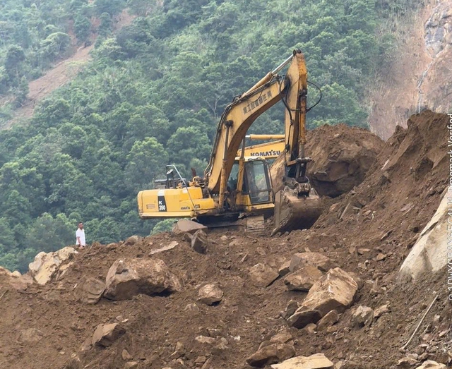 Đã tìm thấy chiếc xe bán tải mất tích, hi vọng một phép màu với 3 nạn nhân bên trong- Ảnh 3. Đã tìm thấy chiếc xe bán tải mất tích, hi vọng một phép màu với 3 nạn nhân bên trong- Ảnh 3.