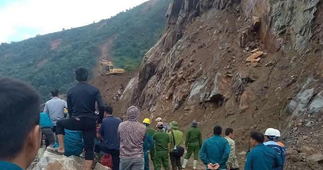 Đã tìm thấy chiếc xe bán tải mất tích, hi vọng một phép màu với 3 nạn nhân bên trong- Ảnh 4. Đã tìm thấy chiếc xe bán tải mất tích, hi vọng một phép màu với 3 nạn nhân bên trong- Ảnh 4.