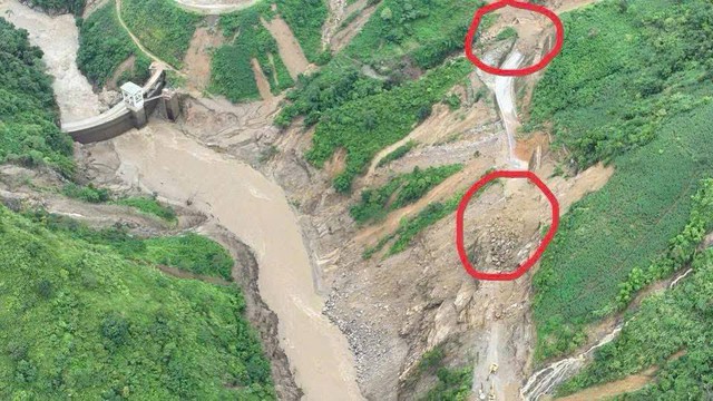 Đã tìm thấy chiếc xe bán tải mất tích, hi vọng một phép màu với 3 nạn nhân bên trong- Ảnh 2. Đã tìm thấy chiếc xe bán tải mất tích, hi vọng một phép màu với 3 nạn nhân bên trong- Ảnh 2.