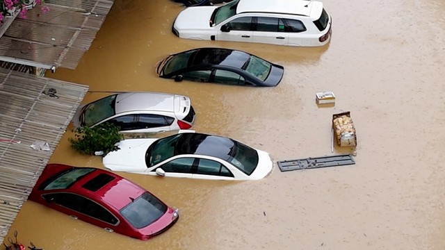 Choáng với hóa đơn 9 chữ số sửa chữa ô tô ngập nước, bằng 90% giá xe mới: Bảo hiểm có bồi thường?- Ảnh 7. Choáng với hóa đơn 9 chữ số sửa chữa ô tô ngập nước, bằng 90% giá xe mới: Bảo hiểm có bồi thường?- Ảnh 7.