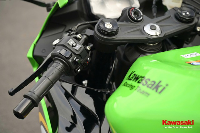 Vừa ra mắt Việt Nam xe Ninja Nhật trang bị 'tận răng', mạnh gấp rưỡi xe Honda, Yamaha: Giá bất ngờ?- Ảnh 5. Vừa ra mắt Việt Nam xe Ninja Nhật trang bị 'tận răng', mạnh gấp rưỡi xe Honda, Yamaha: Giá bất ngờ?- Ảnh 5.