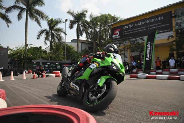 Vừa ra mắt Việt Nam xe Ninja Nhật trang bị 'tận răng', mạnh gấp rưỡi xe Honda, Yamaha: Giá bất ngờ?- Ảnh 3. Vừa ra mắt Việt Nam xe Ninja Nhật trang bị 'tận răng', mạnh gấp rưỡi xe Honda, Yamaha: Giá bất ngờ?- Ảnh 3.