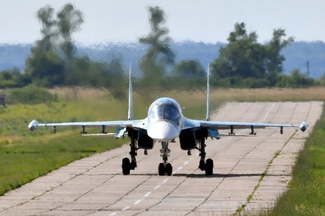Binh sĩ Kyiv lo sợ những cuộc 'ném bom địa ngục' của Su-34- Ảnh 5. Binh sĩ Kyiv lo sợ những cuộc 'ném bom địa ngục' của Su-34- Ảnh 5.