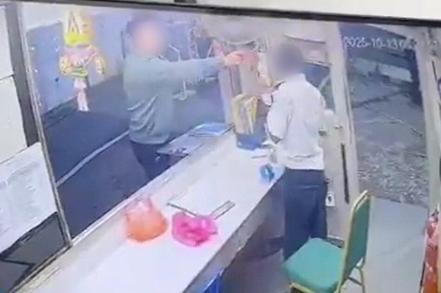 Bảo vệ tòa nhà bị người đàn ông tấn công và chĩa súng vào đầu, đến tối thì chuyện không ngờ xảy ra- Ảnh 2. Bảo vệ tòa nhà bị người đàn ông tấn công và chĩa súng vào đầu, đến tối thì chuyện không ngờ xảy ra- Ảnh 2.