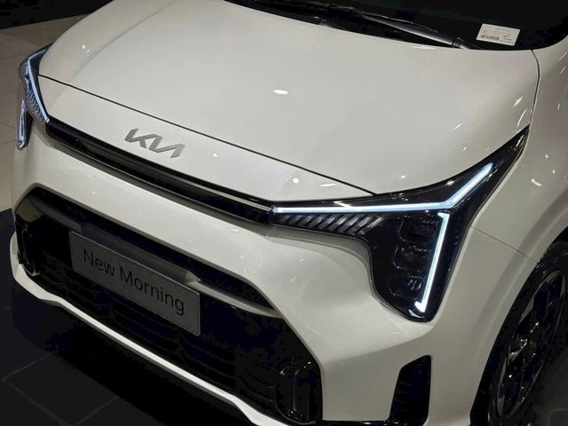 Kia Morning 'tứ bề thọ địch'- Ảnh 6.