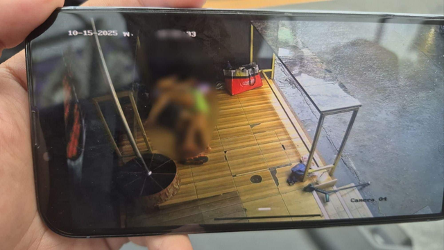 Cặp đôi vô gia cư có hành động khiến nhiều người đỏ mặt, cảnh sát lập tức tới hiện trường điều tra- Ảnh 1. Cặp đôi vô gia cư có hành động khiến nhiều người đỏ mặt, cảnh sát lập tức tới hiện trường điều tra- Ảnh 1.