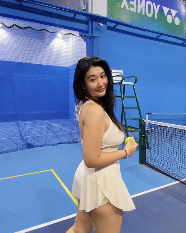 Bị mắng "gọi vốn" v&igrave; mặc đồ pickleball qu&aacute; b&eacute;, c&ocirc; g&aacute;i 80kg đ&aacute;p trả- Ảnh 6.