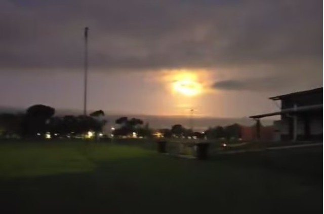 "Cầu lửa khổng lồ" lao xuống đất khiến người dân chết lặng, chuyên gia nói: Sự cố này không phải ngoại lệ- Ảnh 2.