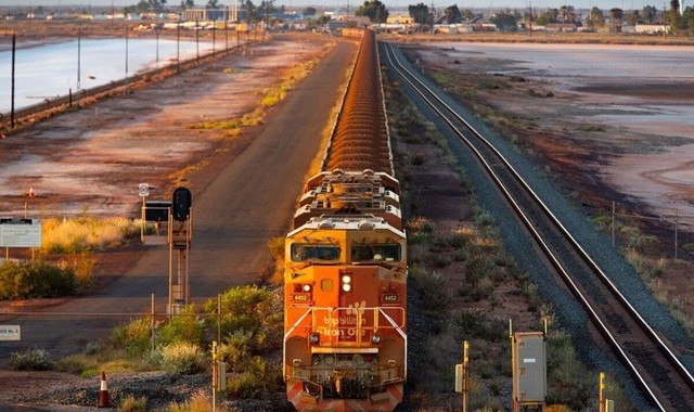 Khám phá đoàn tàu chở hàng dài nhất và nặng nhất thế giới- Ảnh 1. Khám phá đoàn tàu chở hàng dài nhất và nặng nhất thế giới- Ảnh 1.