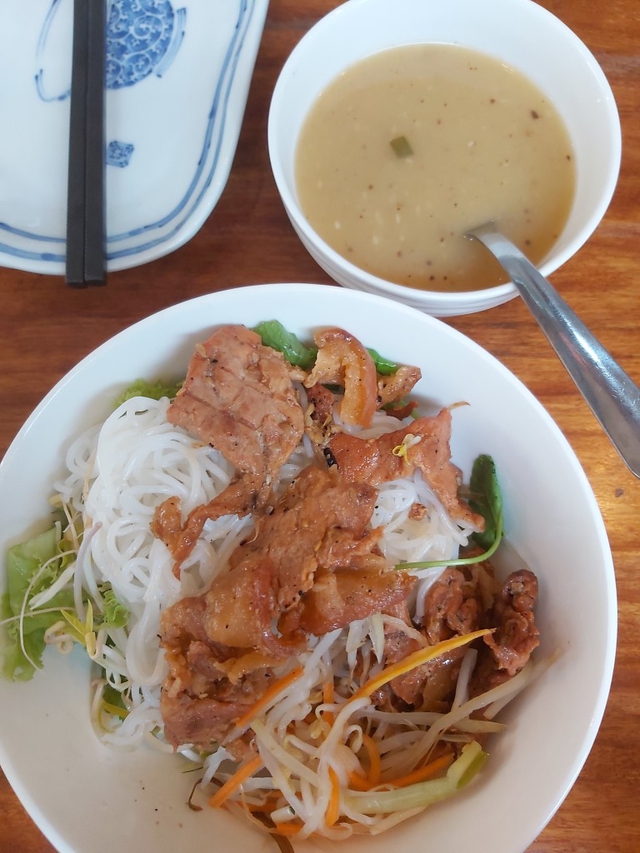 6147a91b28ef297ef2da3e6abun-thit-nuong-best-vietnamese-dishes-a-way-abroad-176123191619680405854.jpg