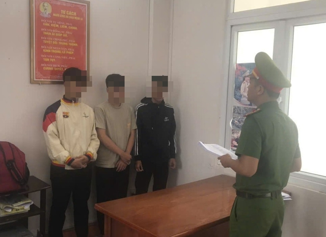 Thi h&agrave;nh lệnh bắt tạm giam L&ecirc; Đức Hậu- Ảnh 1.