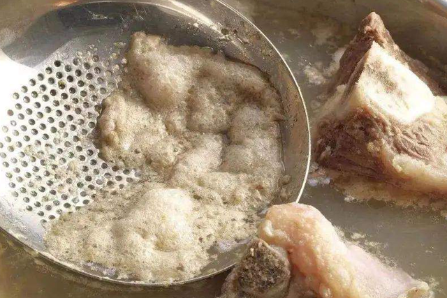 Luộc thịt nên để nguyên miếng hay thái nhỏ trước? Nhiều người nội trợ lâu năm vẫn làm sai- Ảnh 3. Luộc thịt nên để nguyên miếng hay thái nhỏ trước? Nhiều người nội trợ lâu năm vẫn làm sai- Ảnh 3.