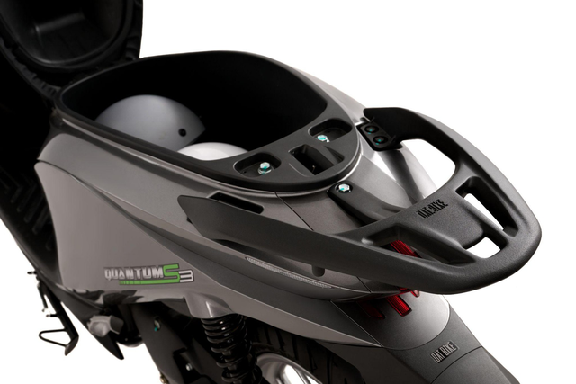 Có 30 triệu mua xe máy điện, mẫu nào đi xa nhất, sạc nhanh nhất? Xe Việt Nam và Trung Quốc, mua xe nào?- Ảnh 5.