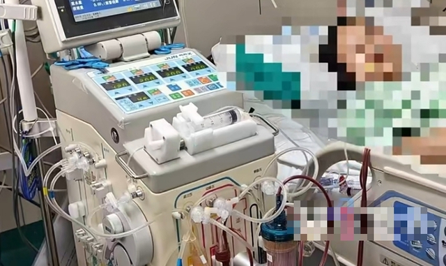 Người phụ nữ 27 tuổi có máu Người phụ nữ 27 tuổi có máu