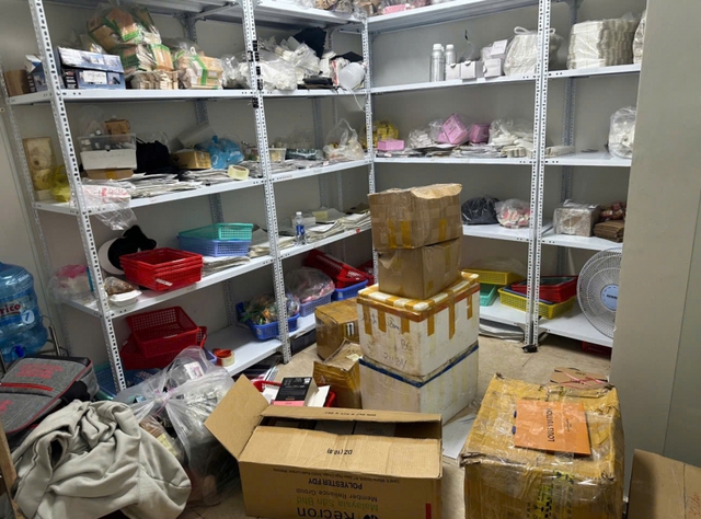 Khám xét văn phòng công ty của vợ chồng Trương Thị Mai Hiền- Ảnh 3. Khám xét văn phòng công ty của vợ chồng Trương Thị Mai Hiền- Ảnh 3.