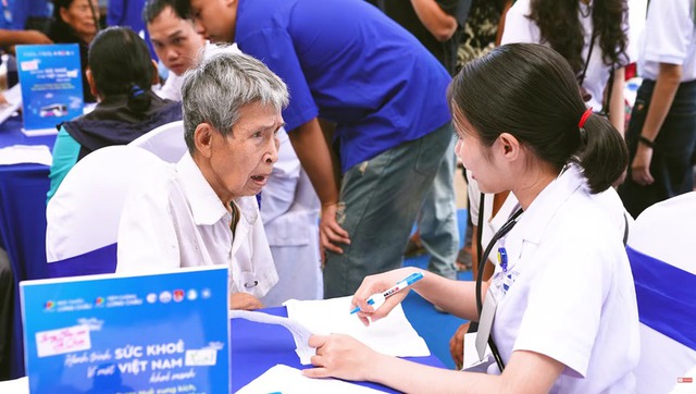 Hệ thống nhà thuốc Long Châu làm một việc hướng tới hỗ trợ 20 triệu người Việt Nam- Ảnh 6. Hệ thống nhà thuốc Long Châu làm một việc hướng tới hỗ trợ 20 triệu người Việt Nam- Ảnh 6.