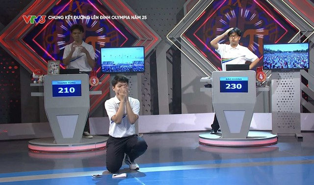 Sơ suất nhỏ khiến thí sinh gục đầu, ôm mặt tiếc nuối tại sân khấu trận chung kết Olympia 2025- Ảnh 3. Sơ suất nhỏ khiến thí sinh gục đầu, ôm mặt tiếc nuối tại sân khấu trận chung kết Olympia 2025- Ảnh 3.
