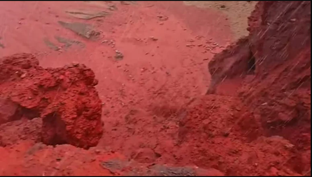 Sau trận mưa kỳ lạ, bãi biển bất ngờ nhuộm đỏ như máu, cơ quan lữ hành nói: Liên quan tới tên gọi nơi này- Ảnh 1. Sau trận mưa kỳ lạ, bãi biển bất ngờ nhuộm đỏ như máu, cơ quan lữ hành nói: Liên quan tới tên gọi nơi này- Ảnh 1.