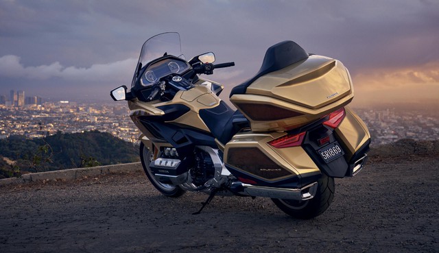 Xe Honda Thái gãy đôi sau tai nạn nhưng người lái chỉ bị thương nhẹ nhờ thứ rất lạ: CSGT cũng dùng xe này- Ảnh 8.