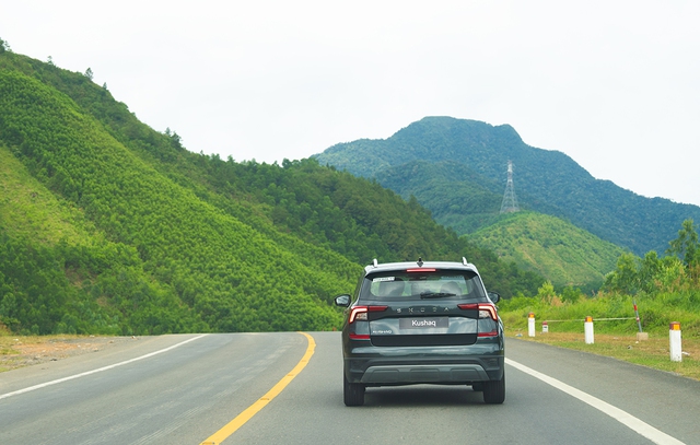 Review nhanh Skoda Kushaq: An toàn, bền dáng, lái hay, thực dụng và một điều cả phân khúc không xe nào có- Ảnh 2.